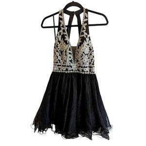 Windsor Dress Women's Size 5 Jrs Party Prom Cocktail Embroidered White Black NWT